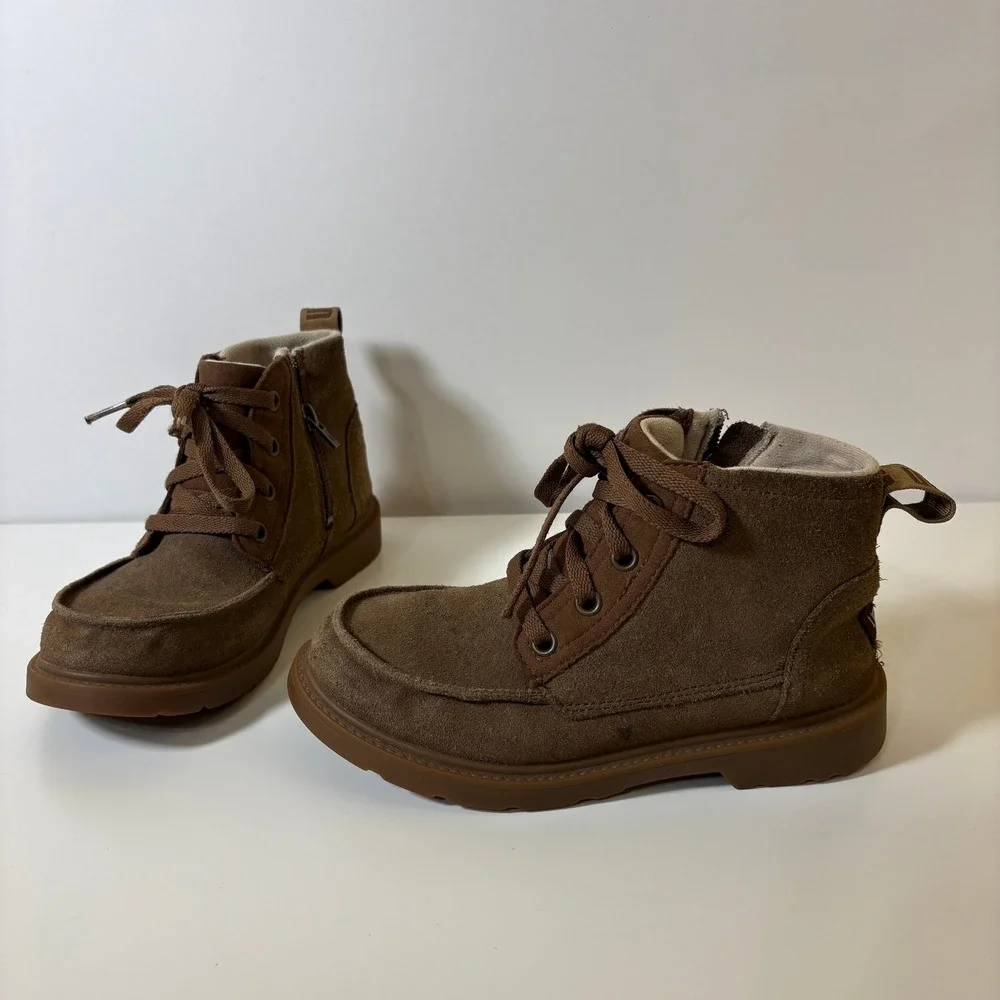 UGG Kids Chelham Moc‎ Toe Clima Moda Suede Lug Sole Boots Size 2 Brown Unisex